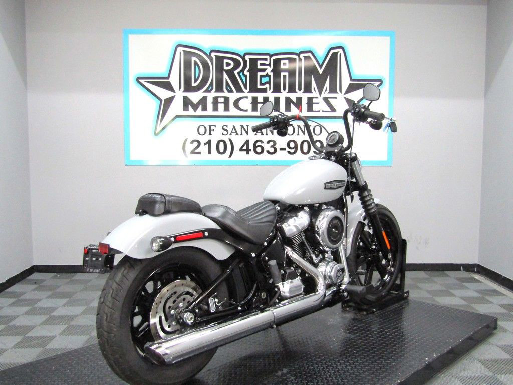 Street Bob®