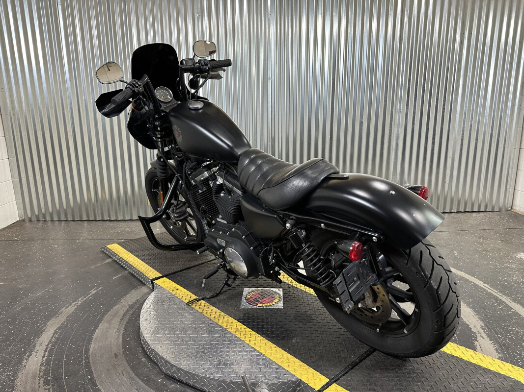Iron 883®