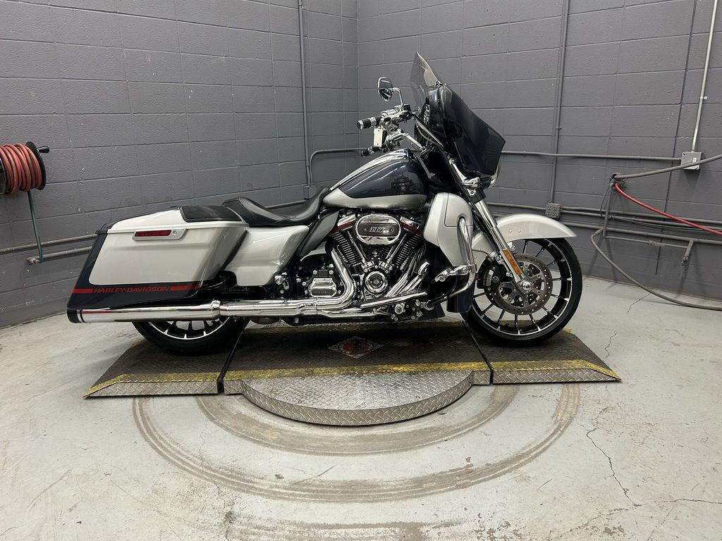 CVO® Street Glide®
