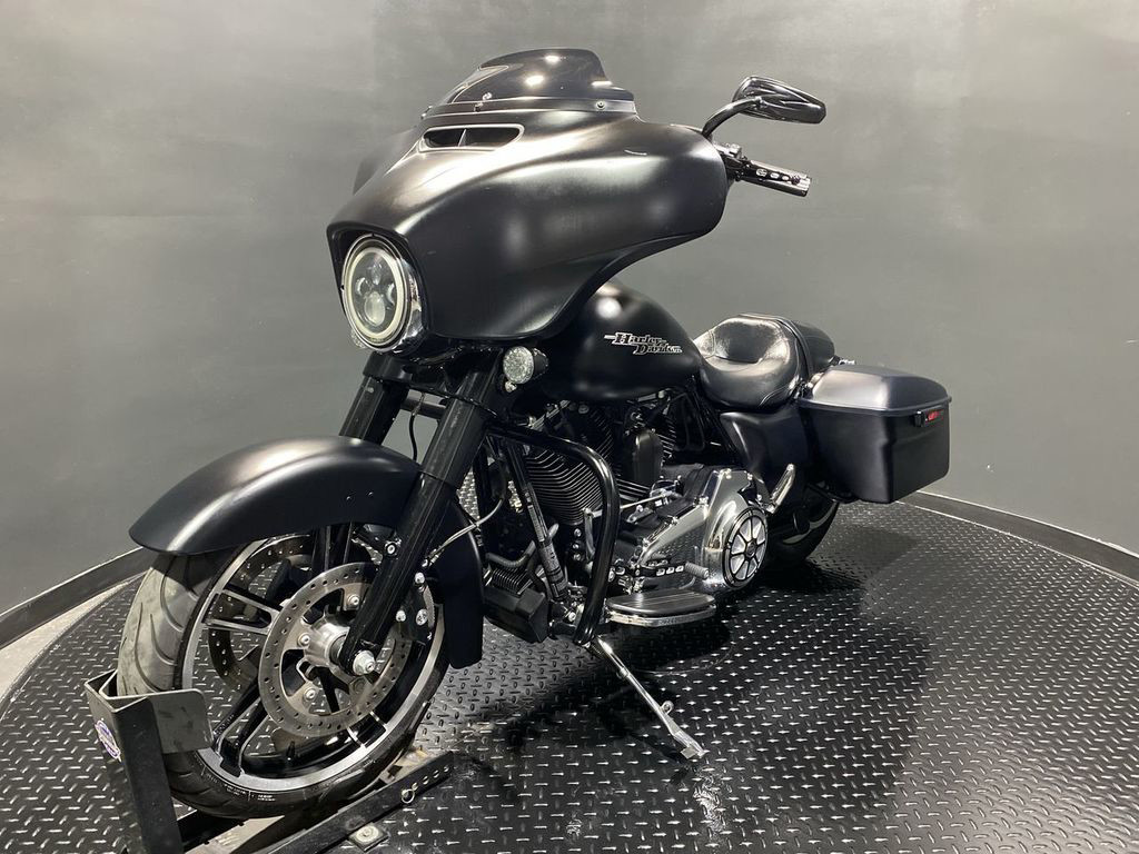 Street Glide®
