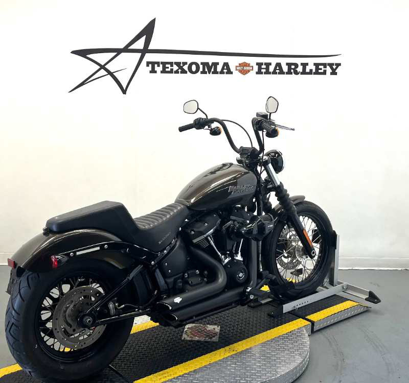Street Bob®