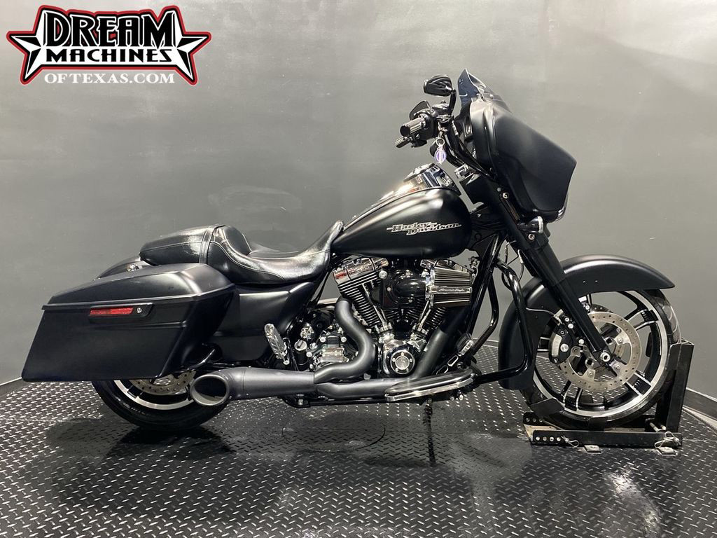 Street Glide®