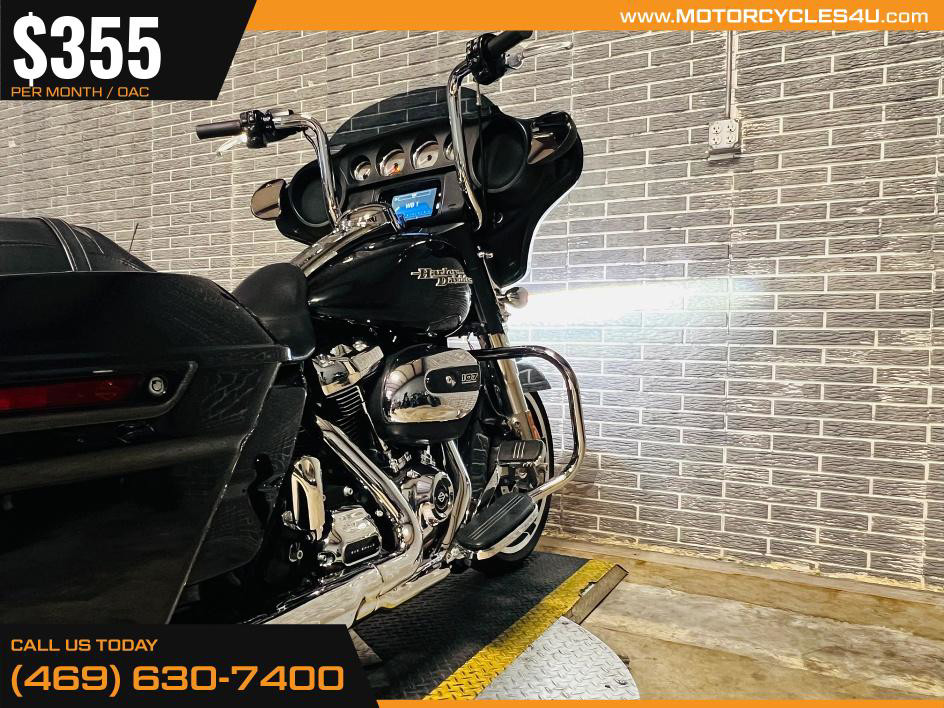 Street Glide®