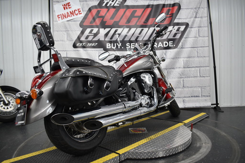 Vulcan 900 Classic LT	