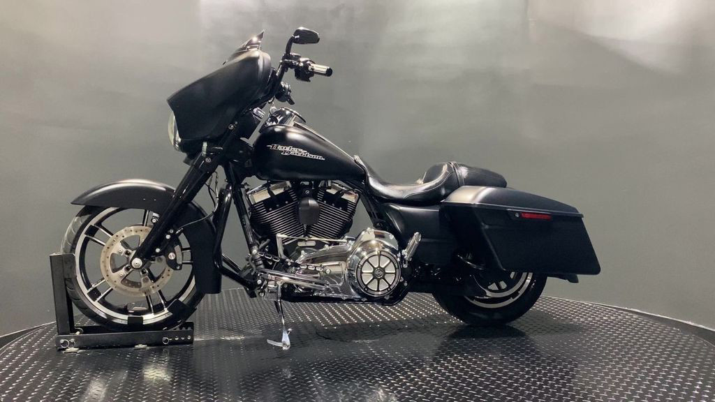 Street Glide®