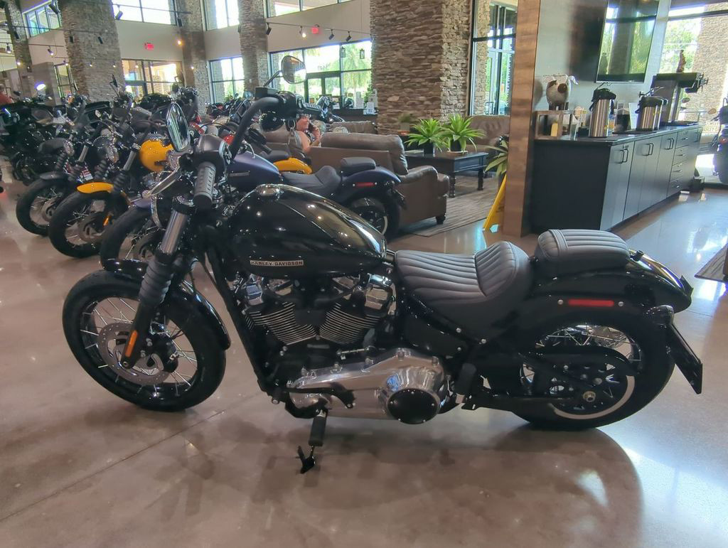 Street Bob®