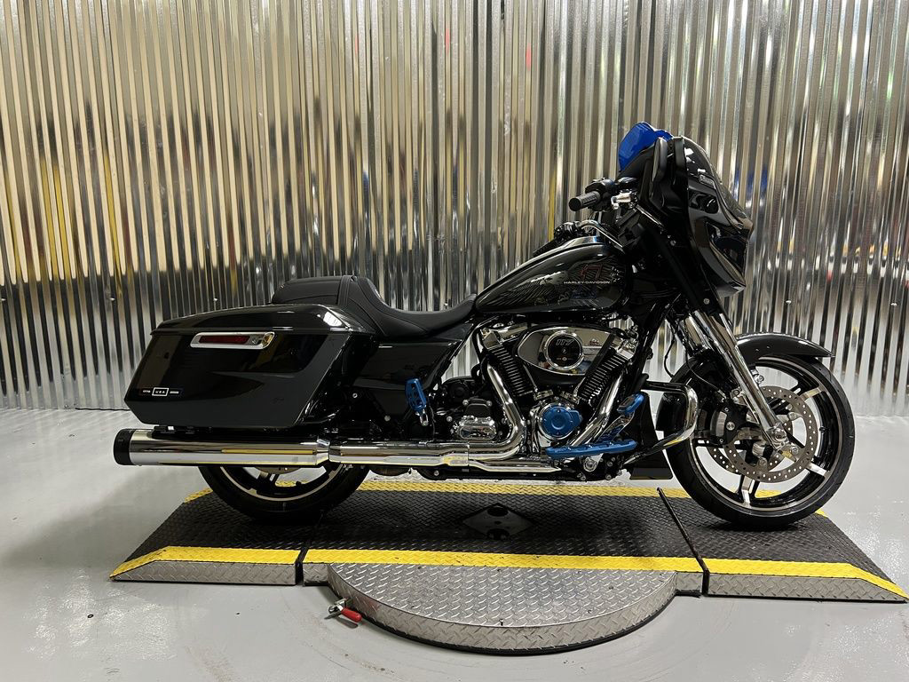 Street Glide®