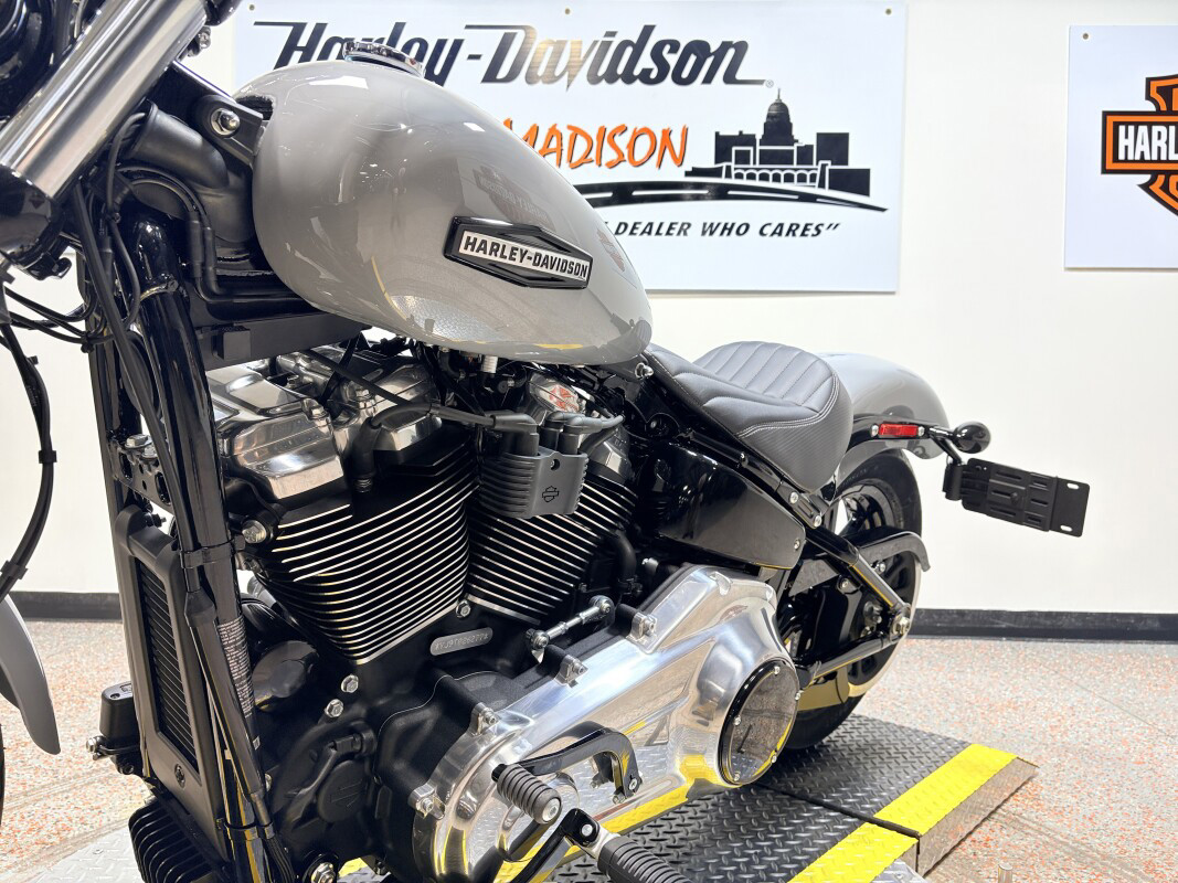 Street Bob®