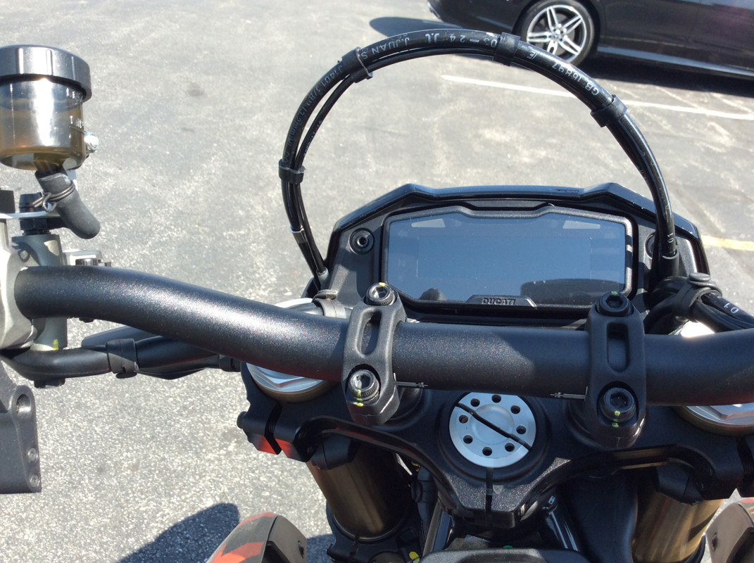 Hypermotard 698