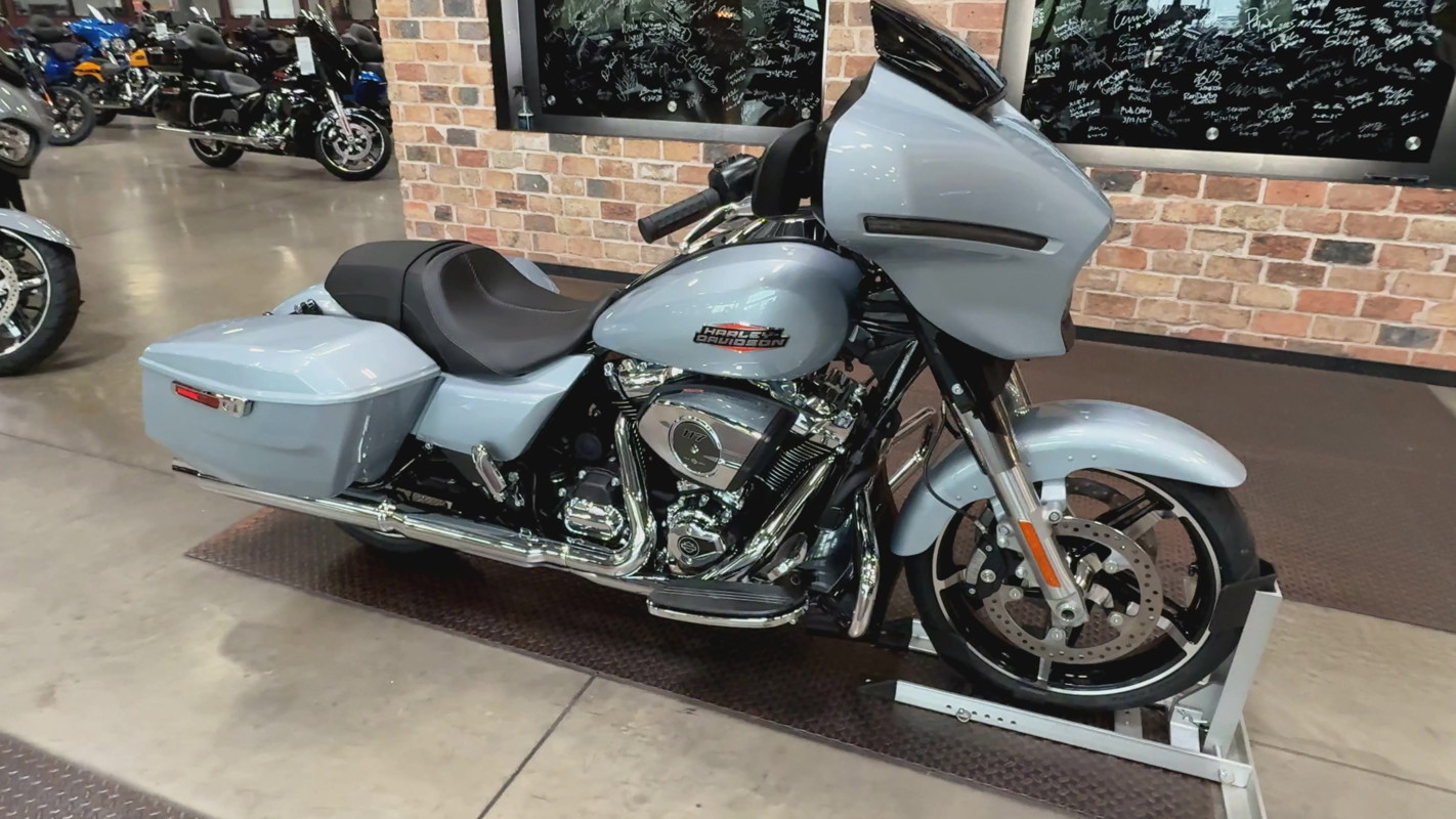 Street Glide®