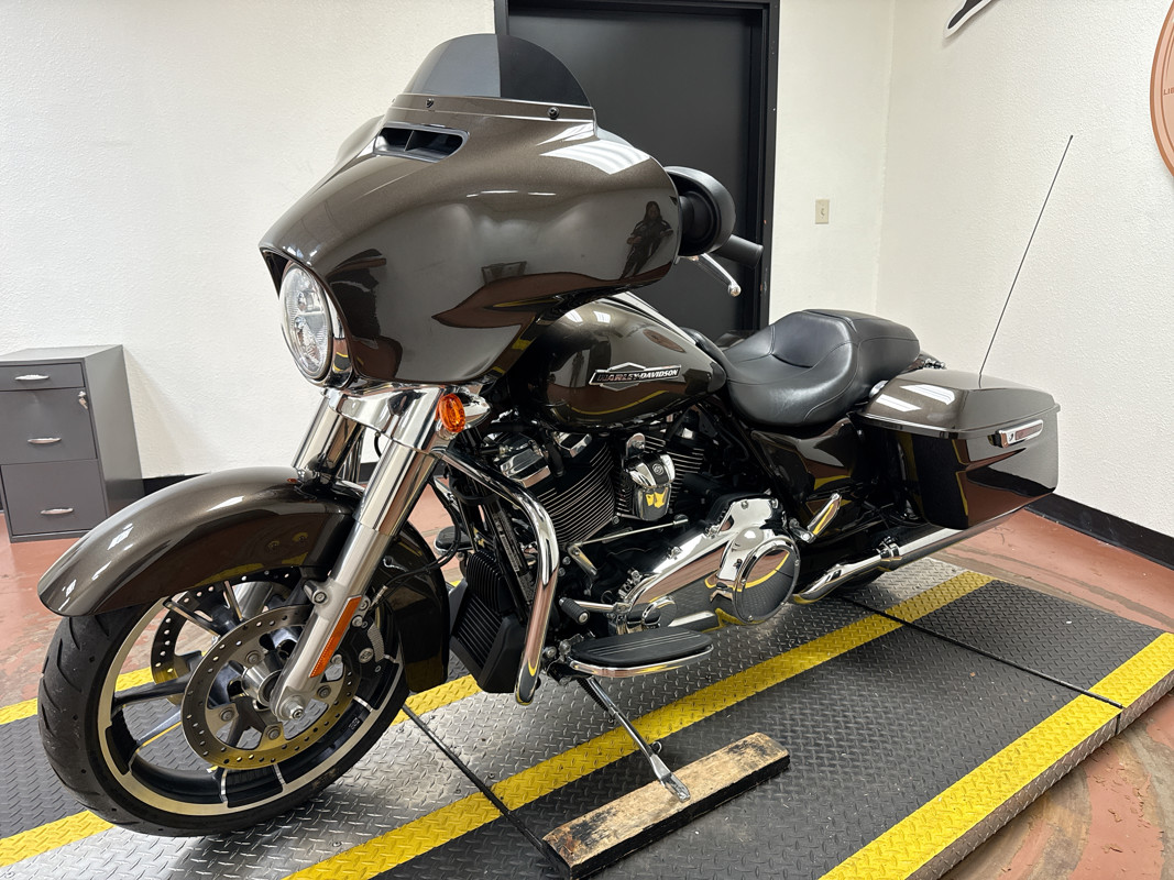 Street Glide®