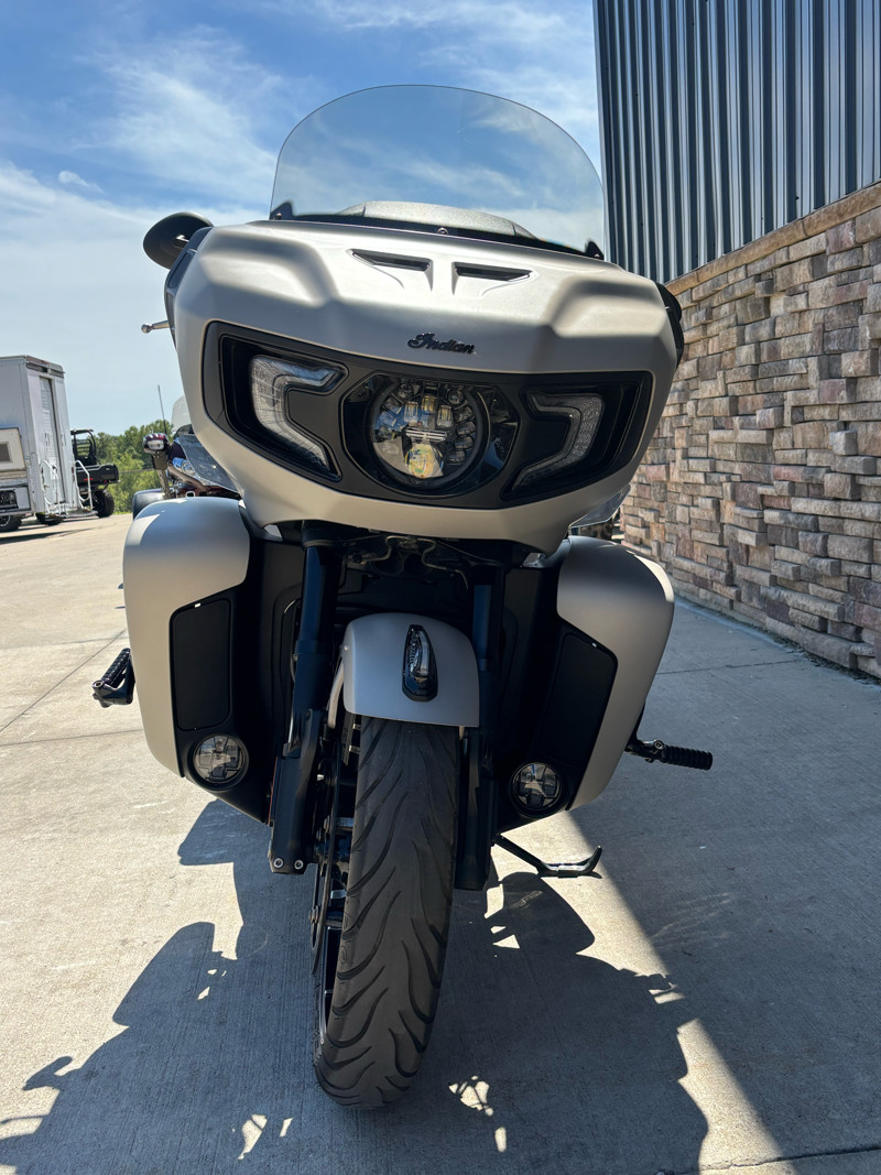 Pursuit Dark Horse Premium Package