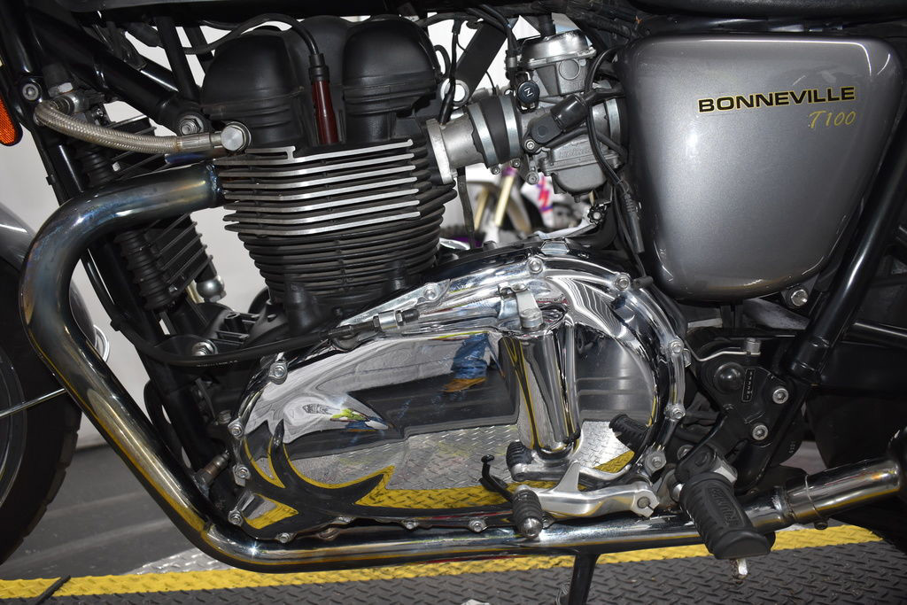 Bonneville T100