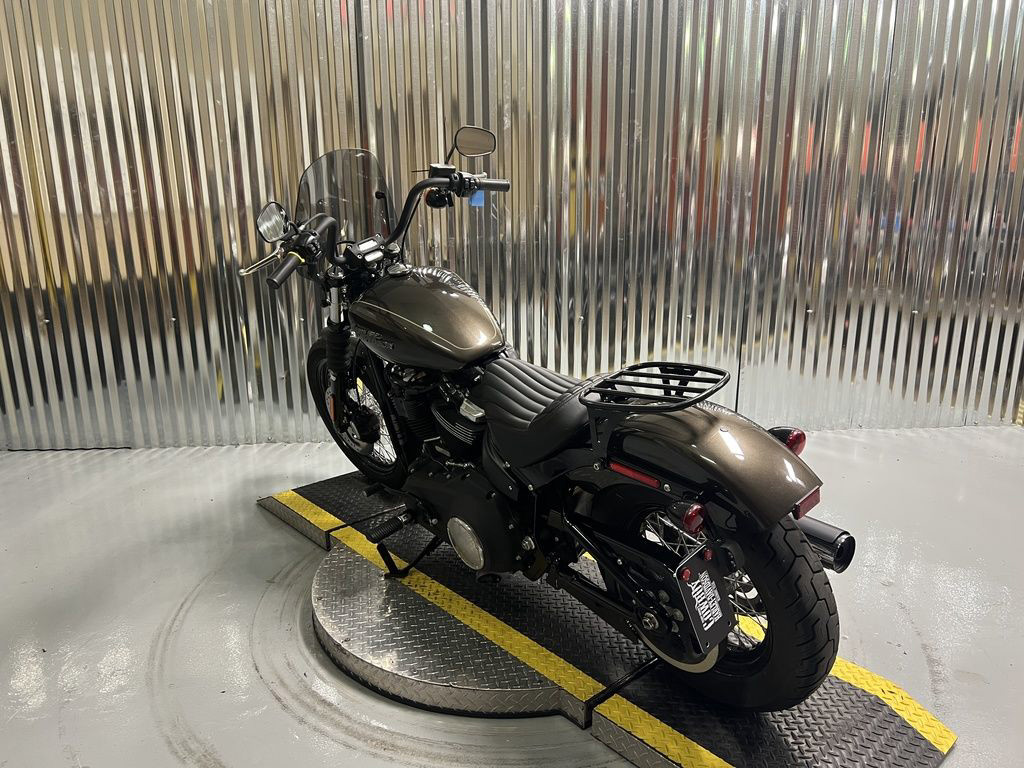 Street Bob®