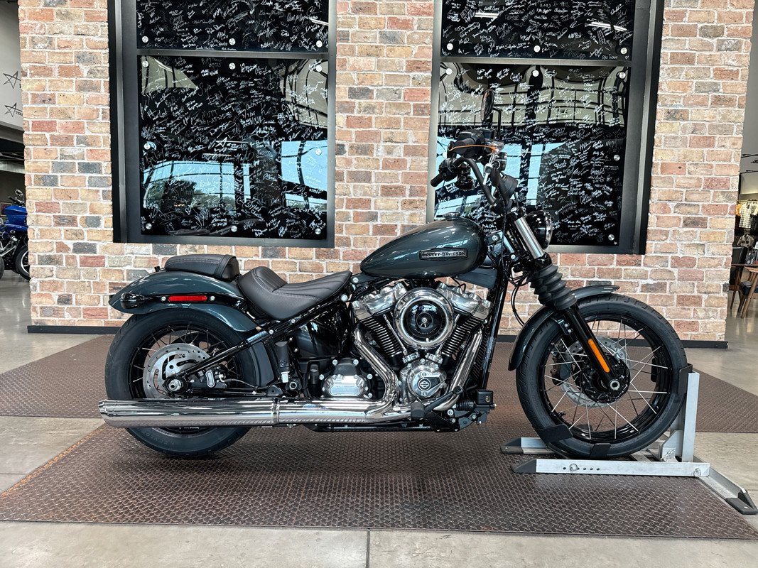 Street Bob®