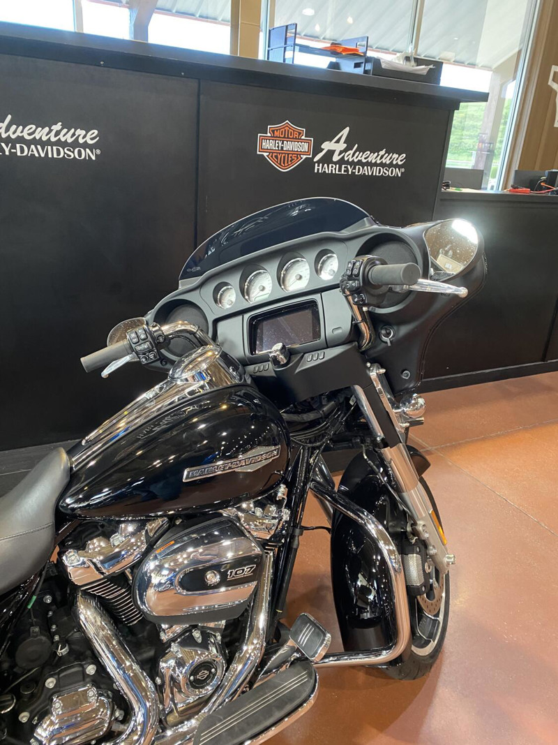 Street Glide®