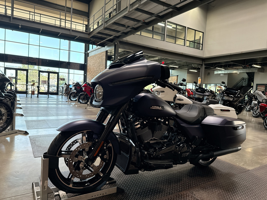Street Glide®