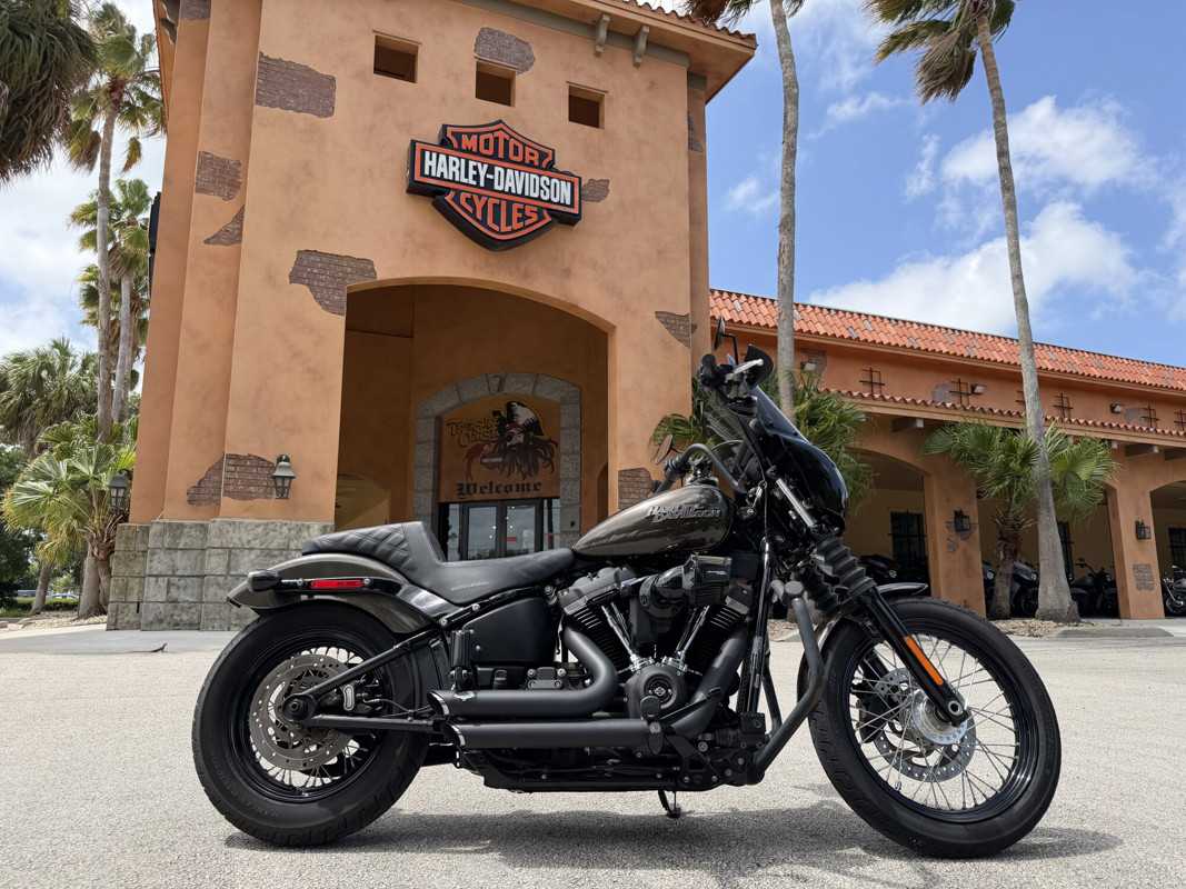 Street Bob®