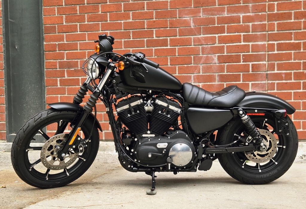 Iron 883®