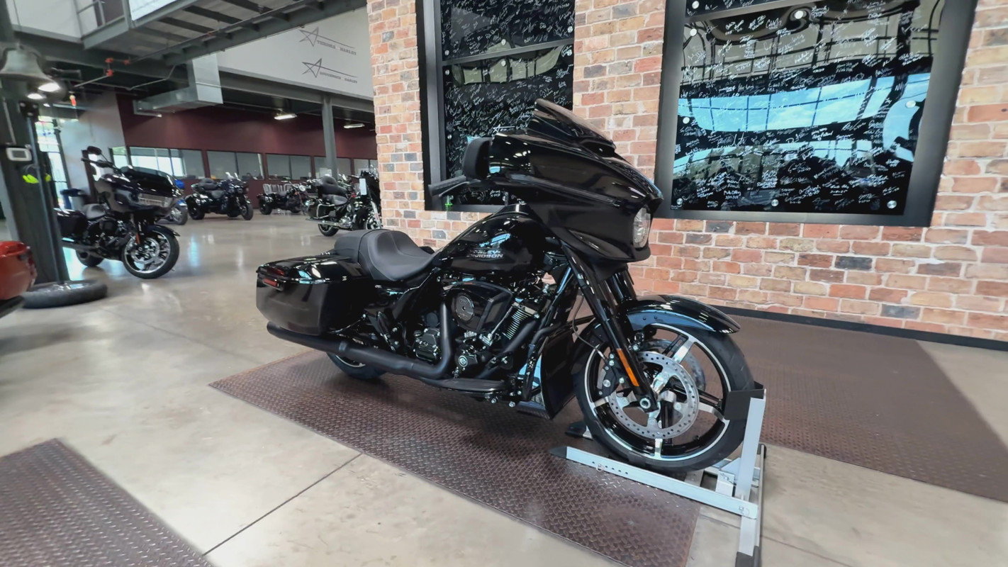Street Glide®