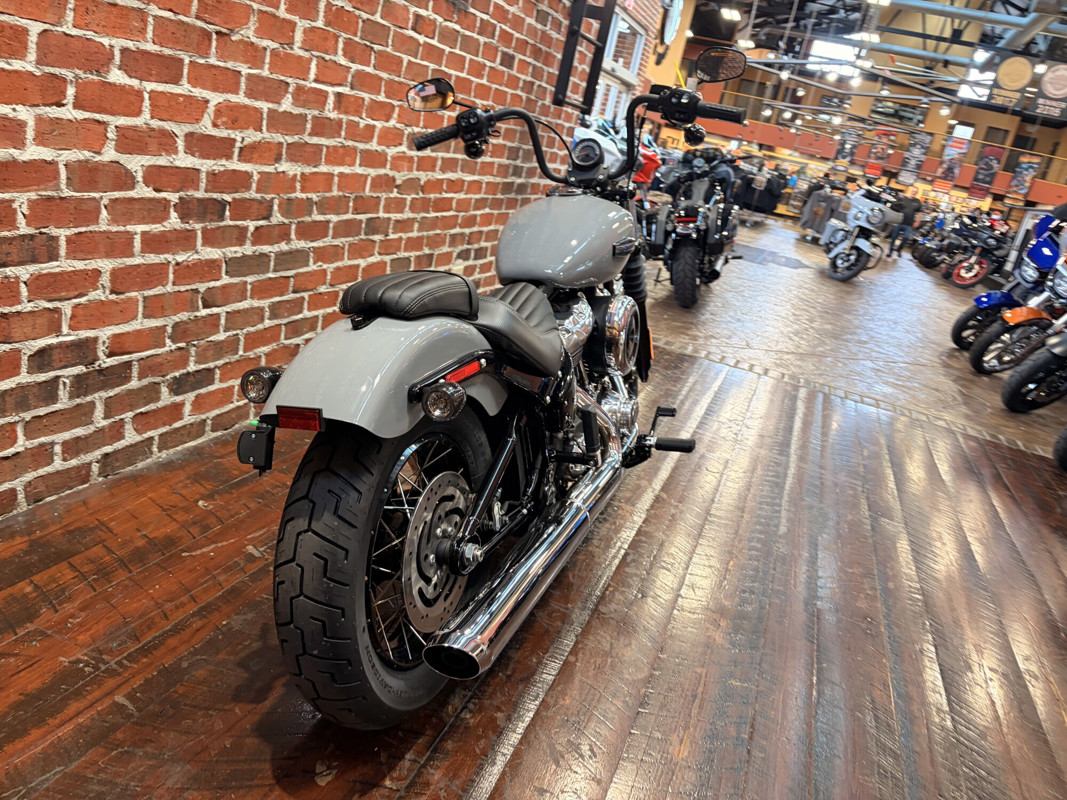 Street Bob®