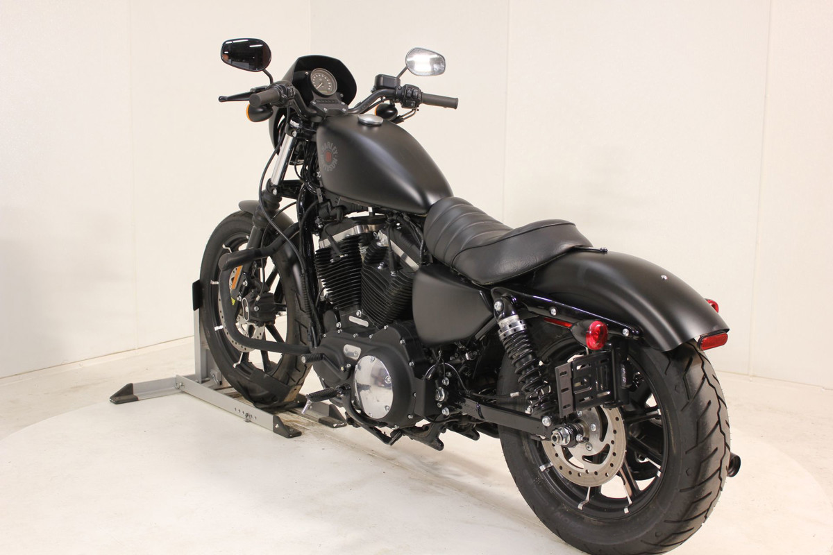 Iron 883®
