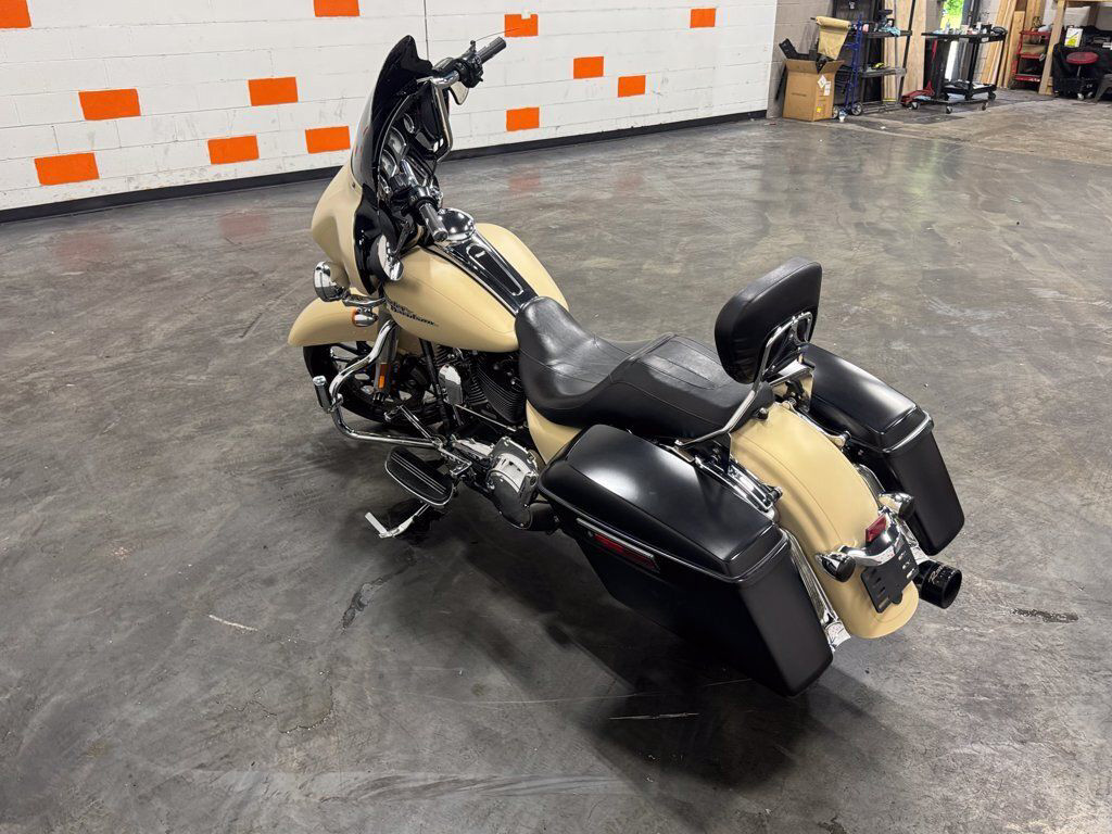 Street Glide®