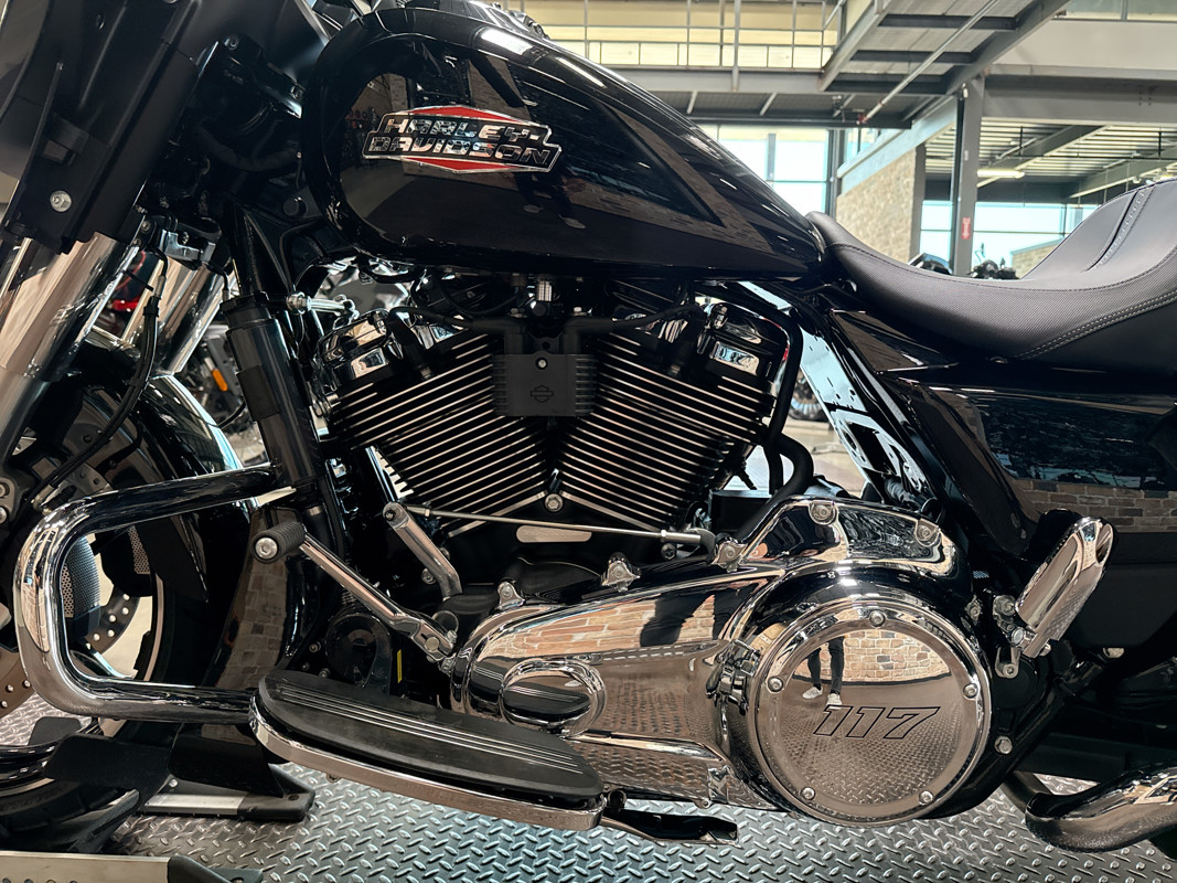 Street Glide®