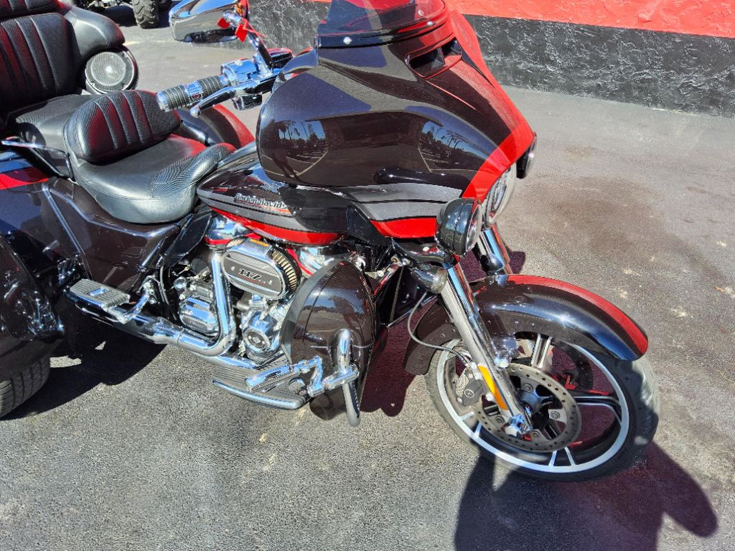 CVO Tri Glide® Ultra
