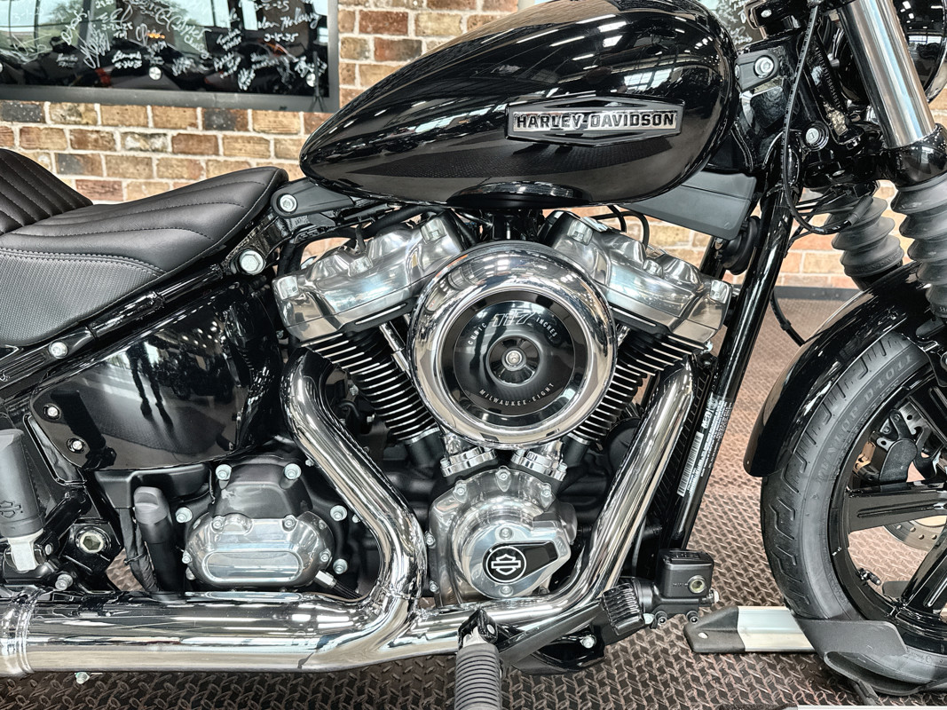 Street Bob®
