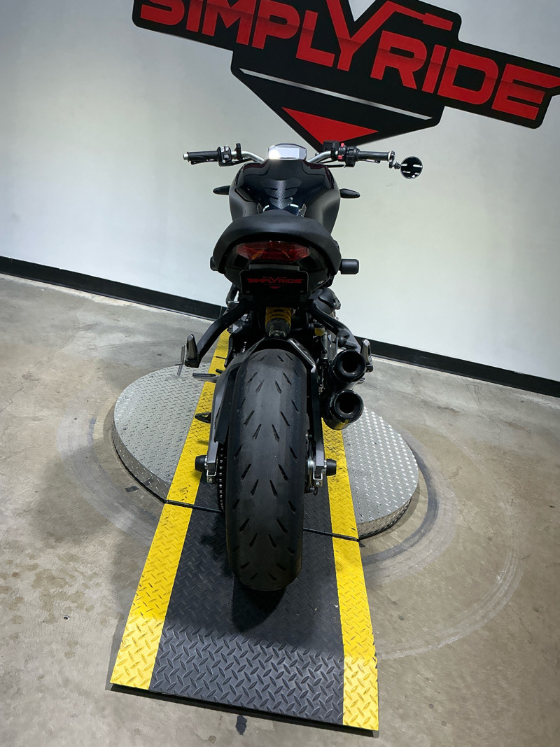Monster 821