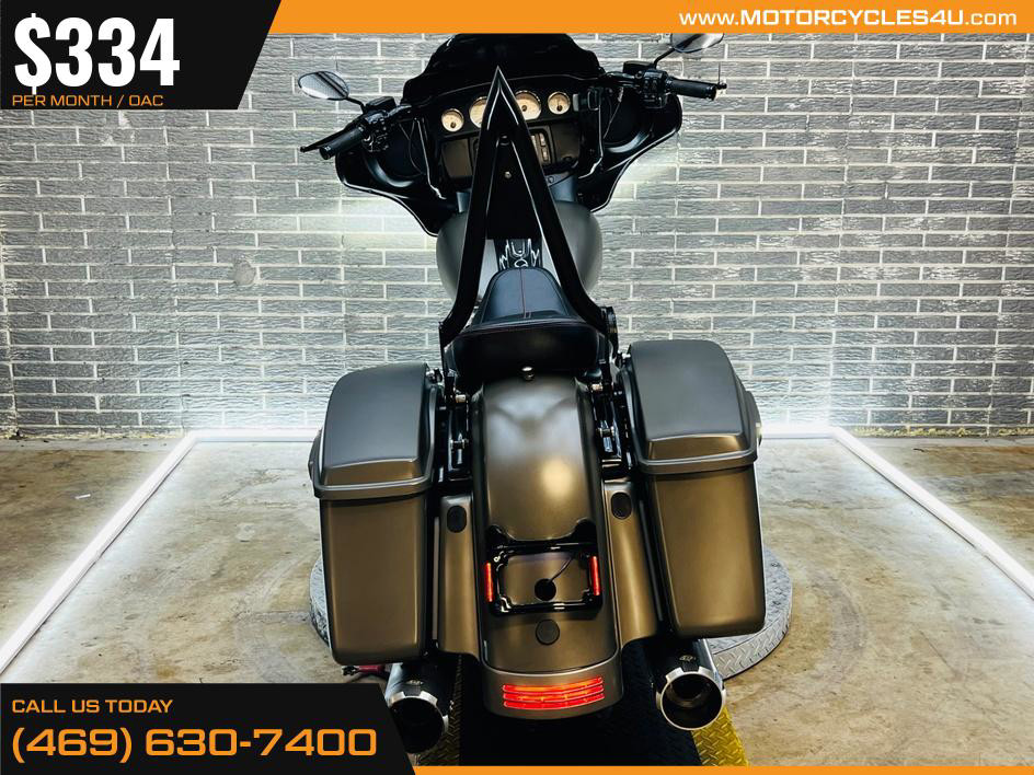 Street Glide®