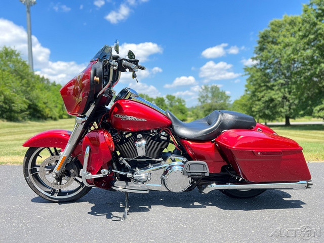 Street Glide®