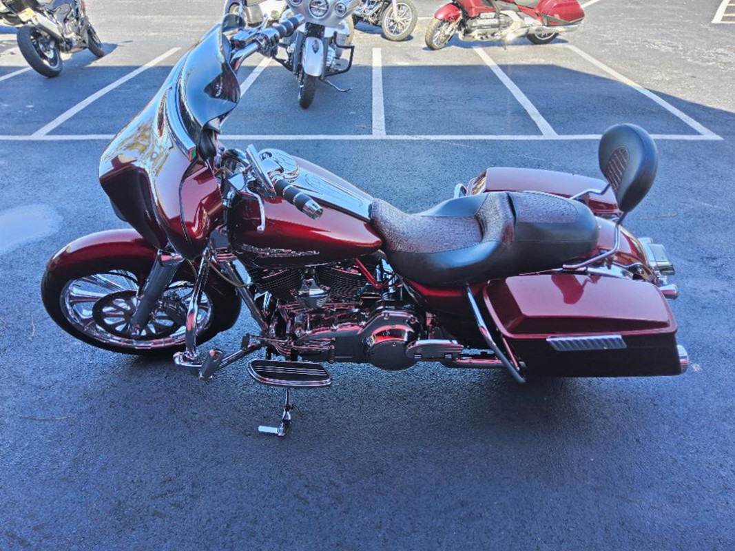 Street Glide®