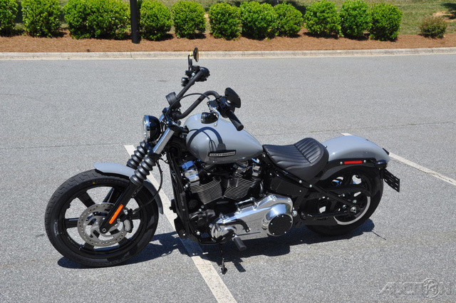 Street Bob®