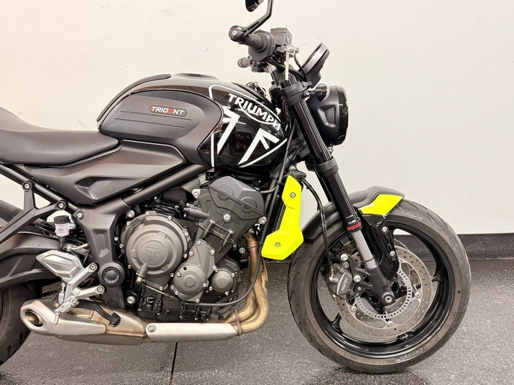 Trident 660