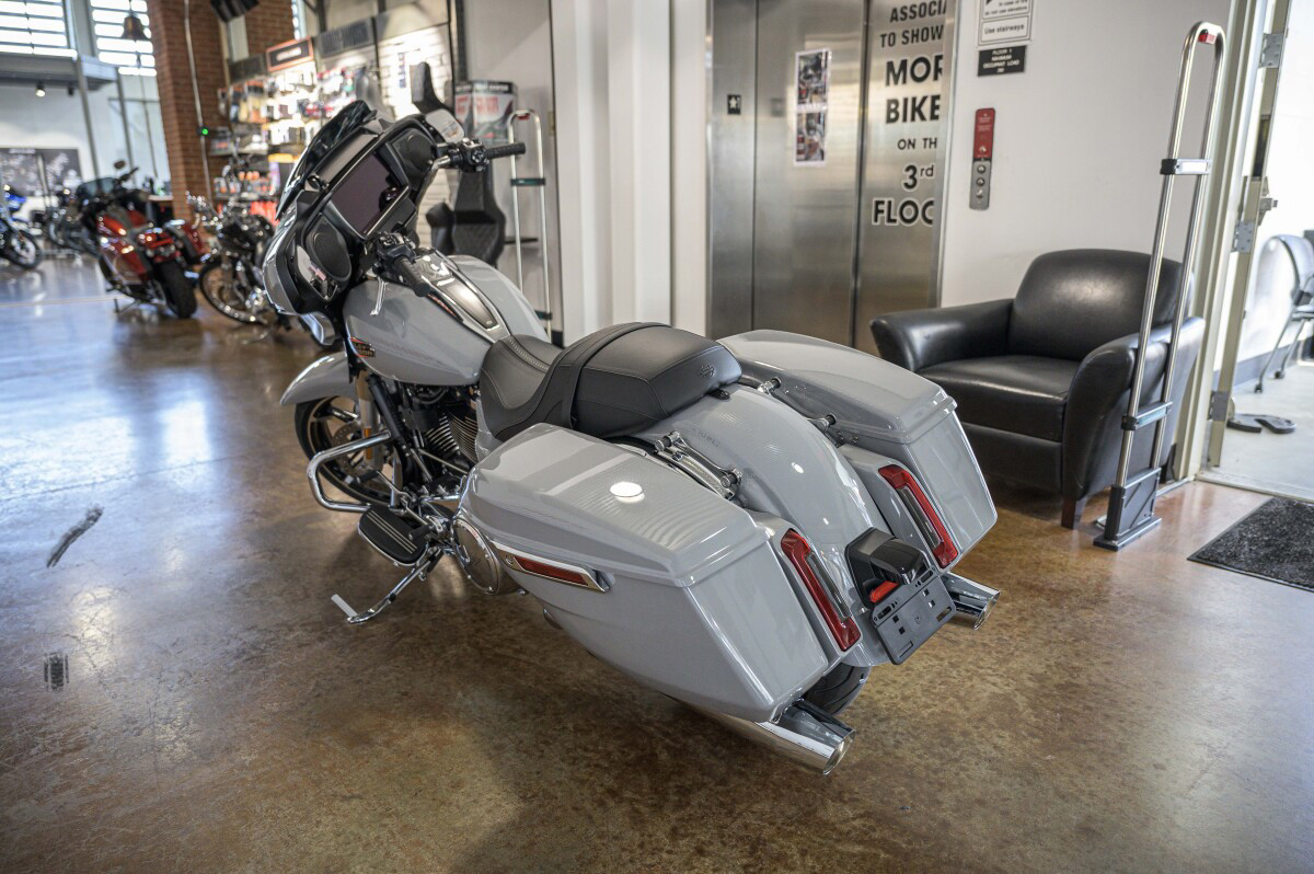 Street Glide®