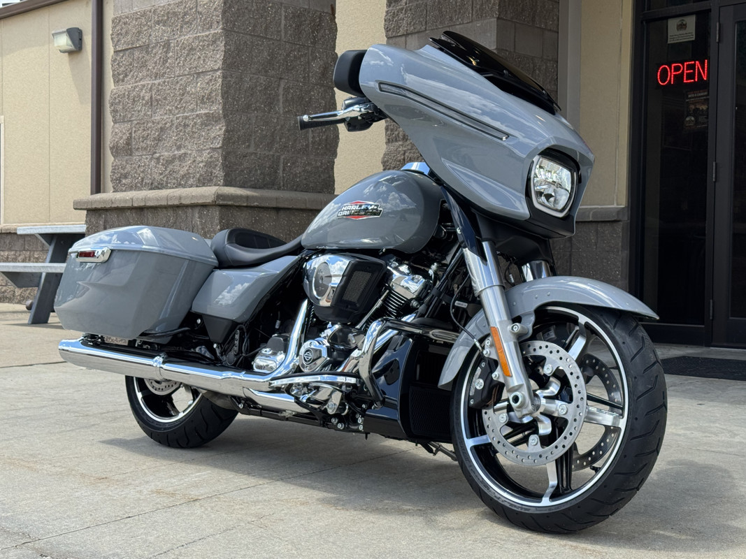 Street Glide®