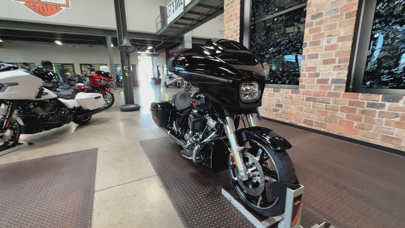 Street Glide®