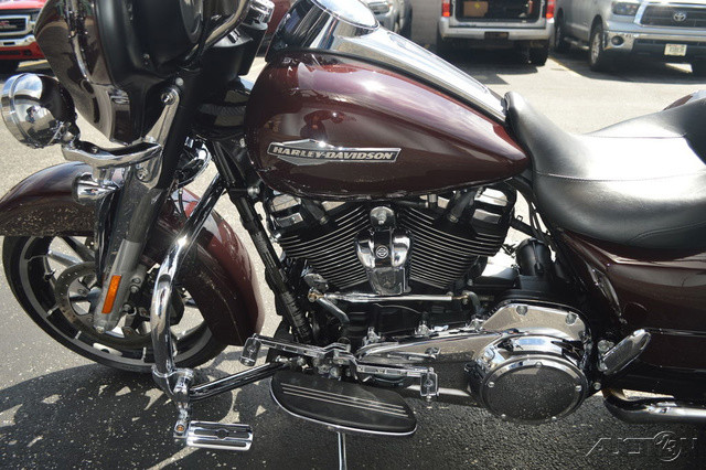 Street Glide®