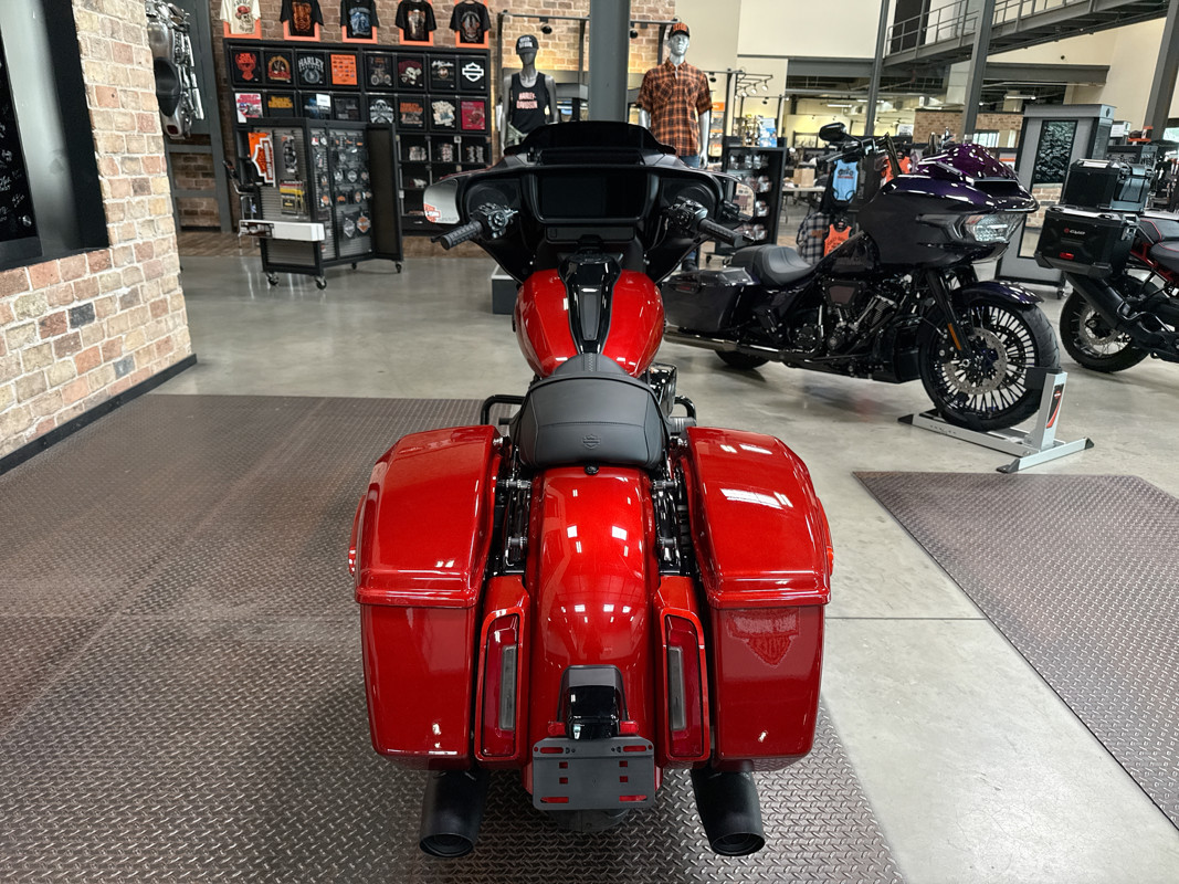 Street Glide®