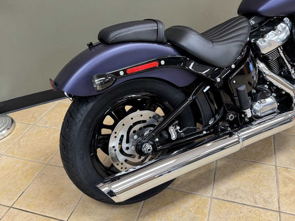 Street Bob®