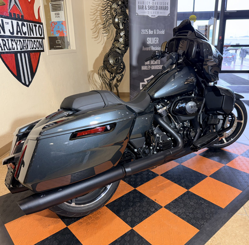 Street Glide®