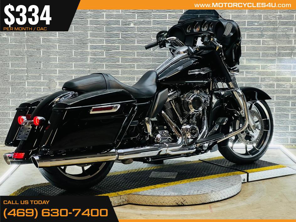 Street Glide®