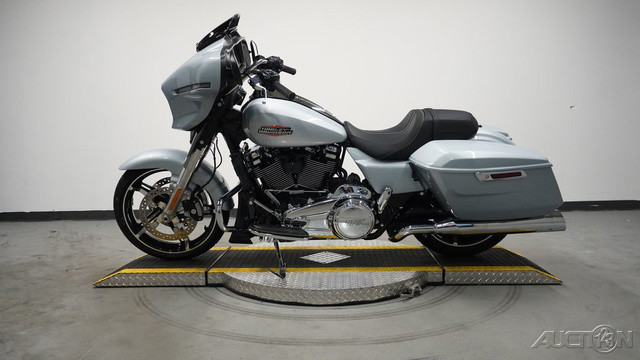 Street Glide®
