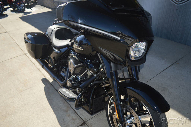 Street Glide®