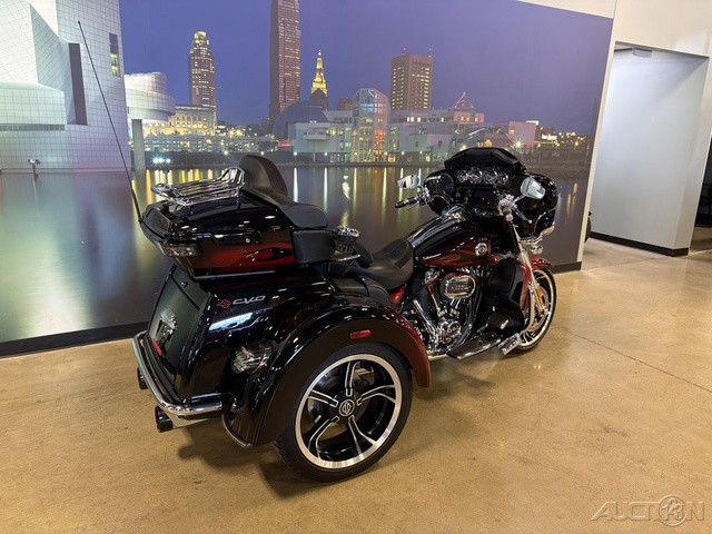 CVO® Tri Glide®