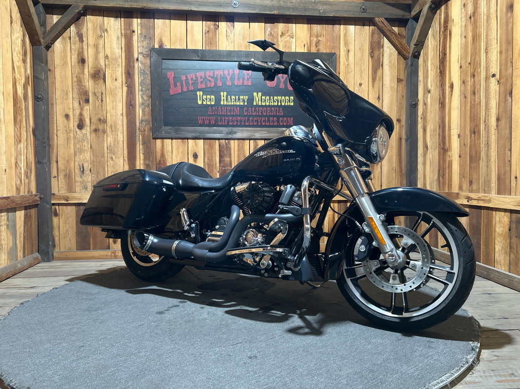 Street Glide®
