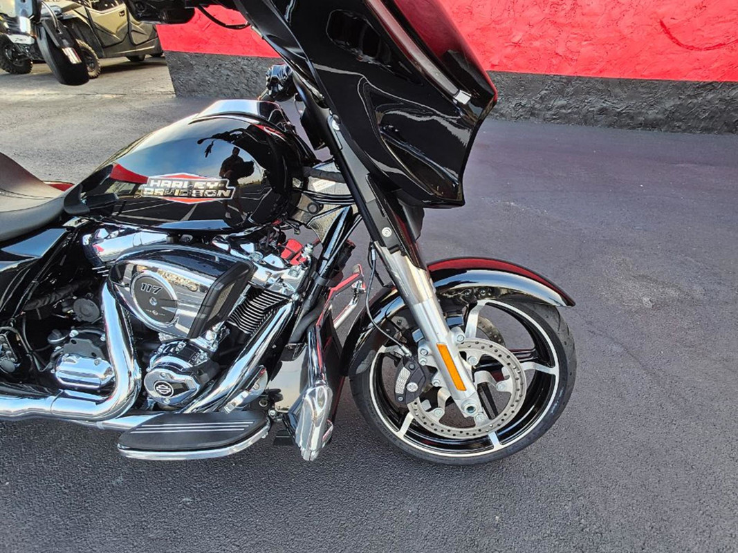 Street Glide®