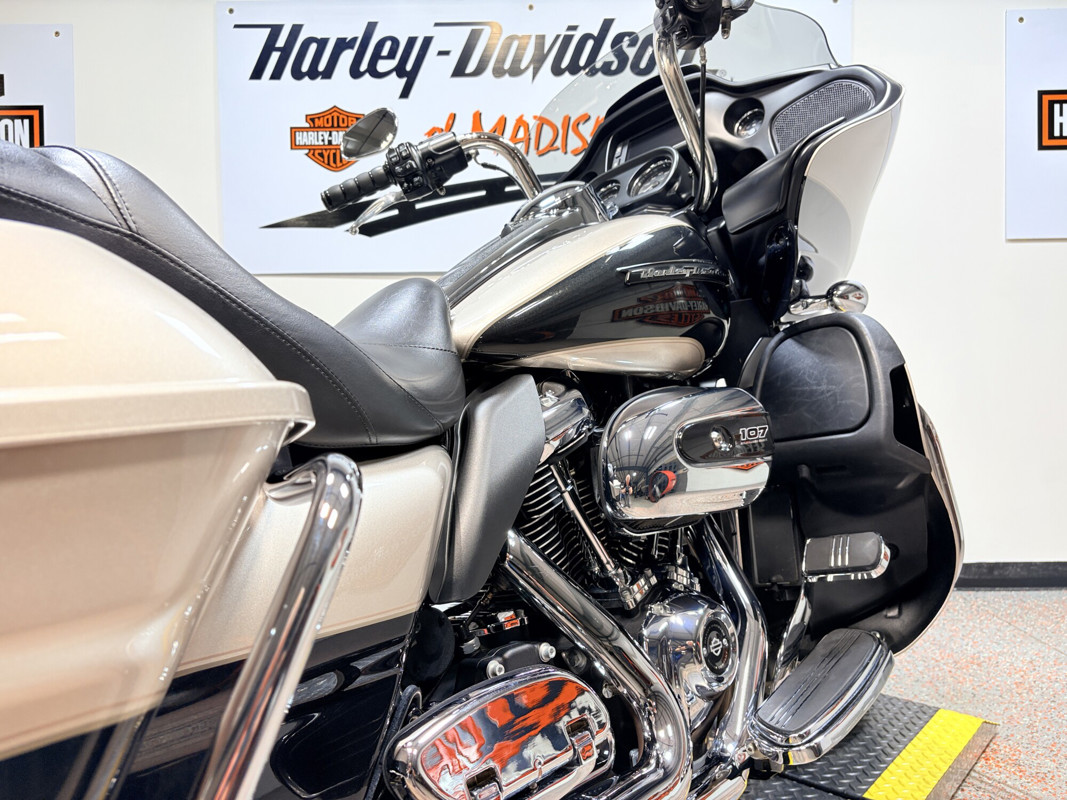 Road Glide® Ultra